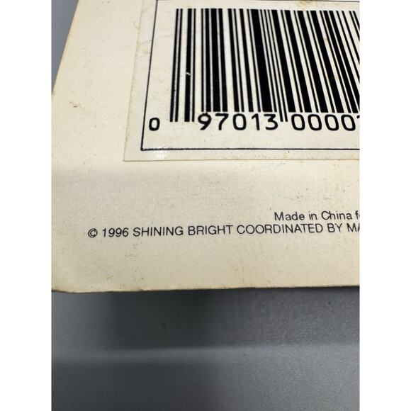 Vintage Cownty Line Collection by Matrix Cow In Bonnet Refrigerator Magnet - Picture 3 of 5